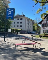 Honi soit qui mal y pense - Die Bänklein spielen nur miteinander